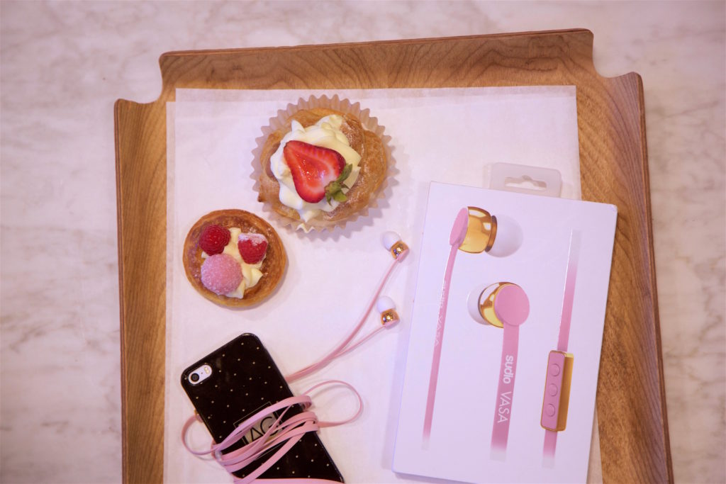 audio, sudio, sweden, scandinavian, design, earphones, high quality, designer, pink, light pink, rose gold, cute, kawaii, asian, ulzzang, japanese, japan, korean, kstyle, student, layout, drama, kpop, japanese magazine, seventeen, ted baker, bow, ted baker pencil case, ally gong, los angeles blogger, model, style influencer, asian style icon, hairstyle, pretty, paris baguette, cafe, life,